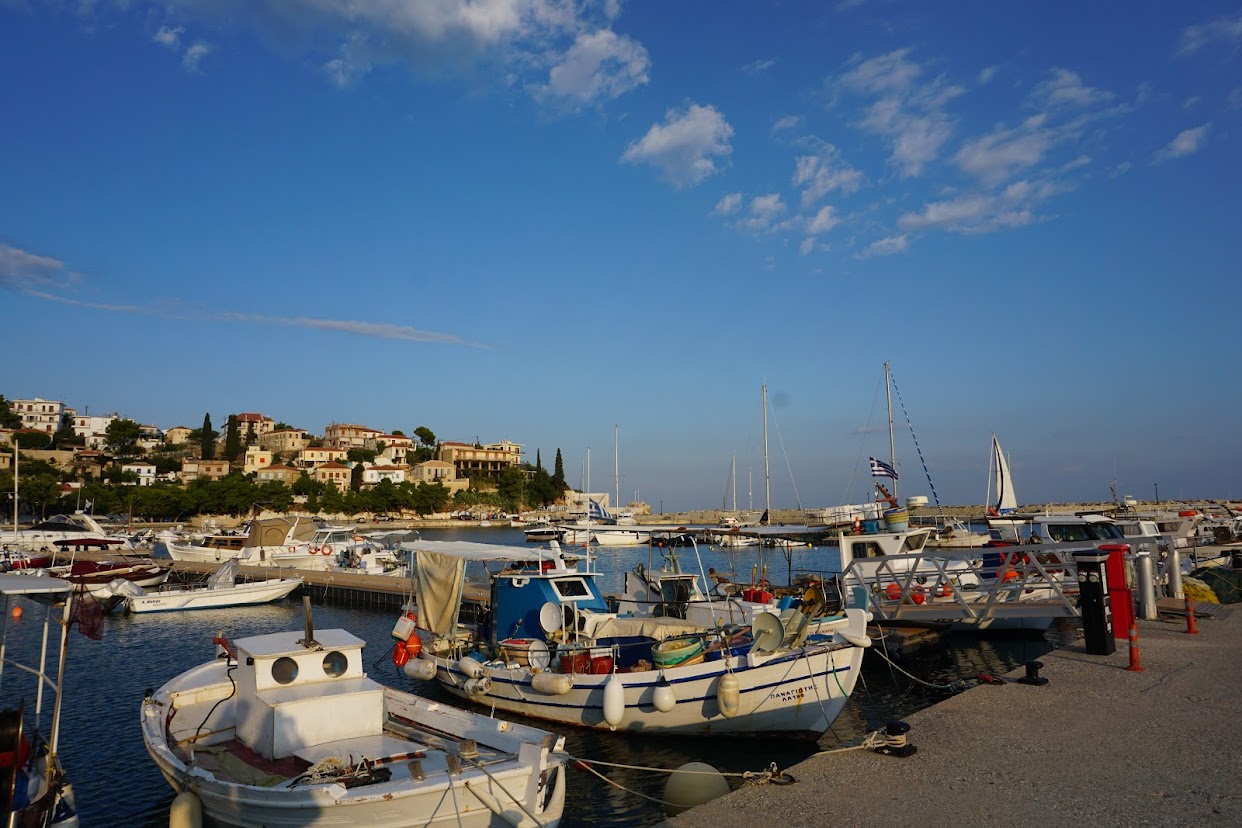 λιμάνι παραλίου άστρους