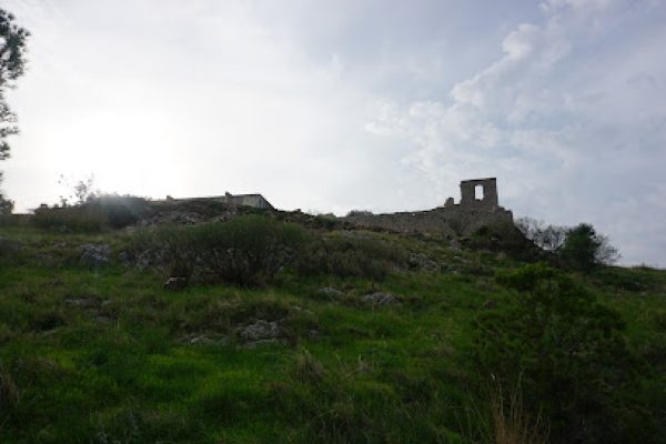 κάστρο παραλίου άστρους